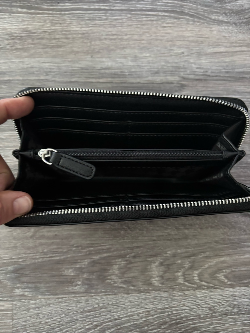 ⚜️Karl Lagerfeld Black Patent Zip Around Wallet - Picture 3 of 3